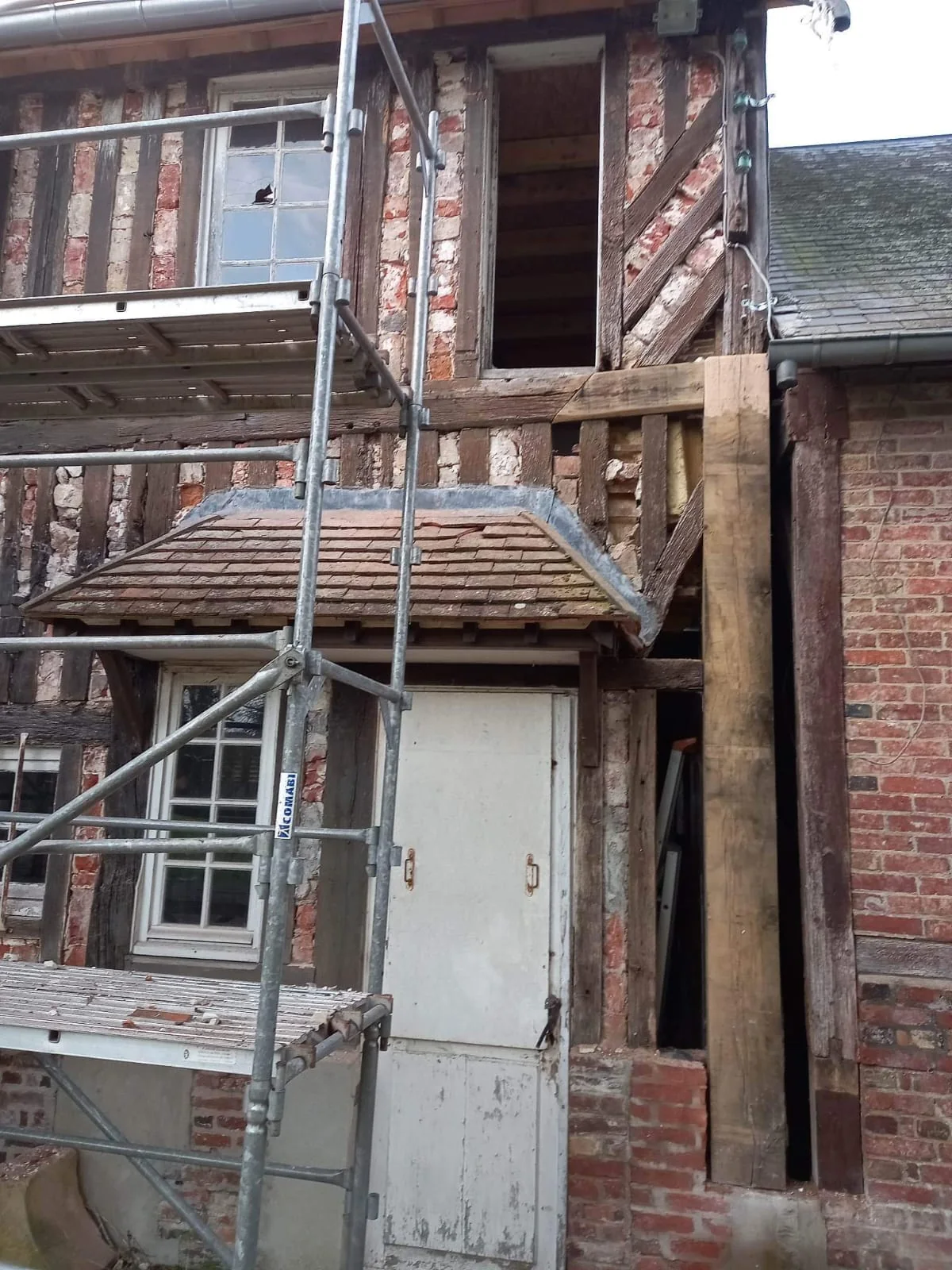 Une façade retrouve ses lignes. avant travaux